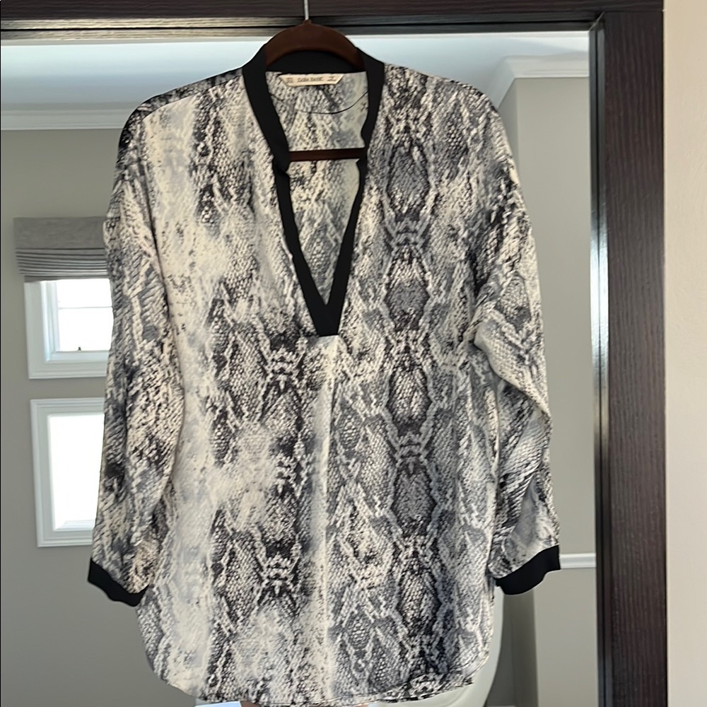 Zara Black and White 3/4 Sleeve Mandarin Collar Blouse